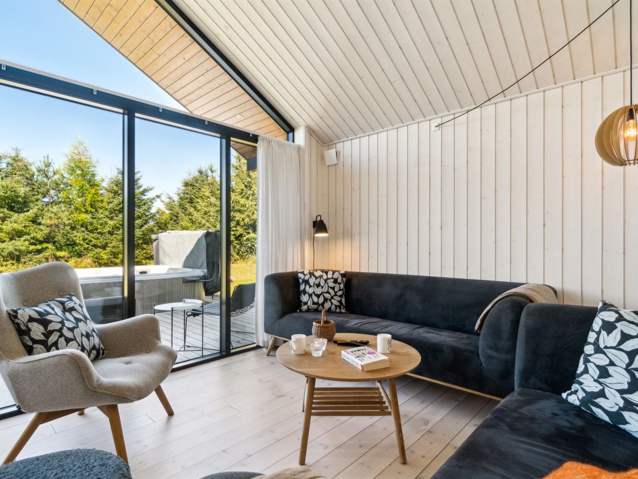 "Kristiarn" - 1.1km from the sea - Binnen