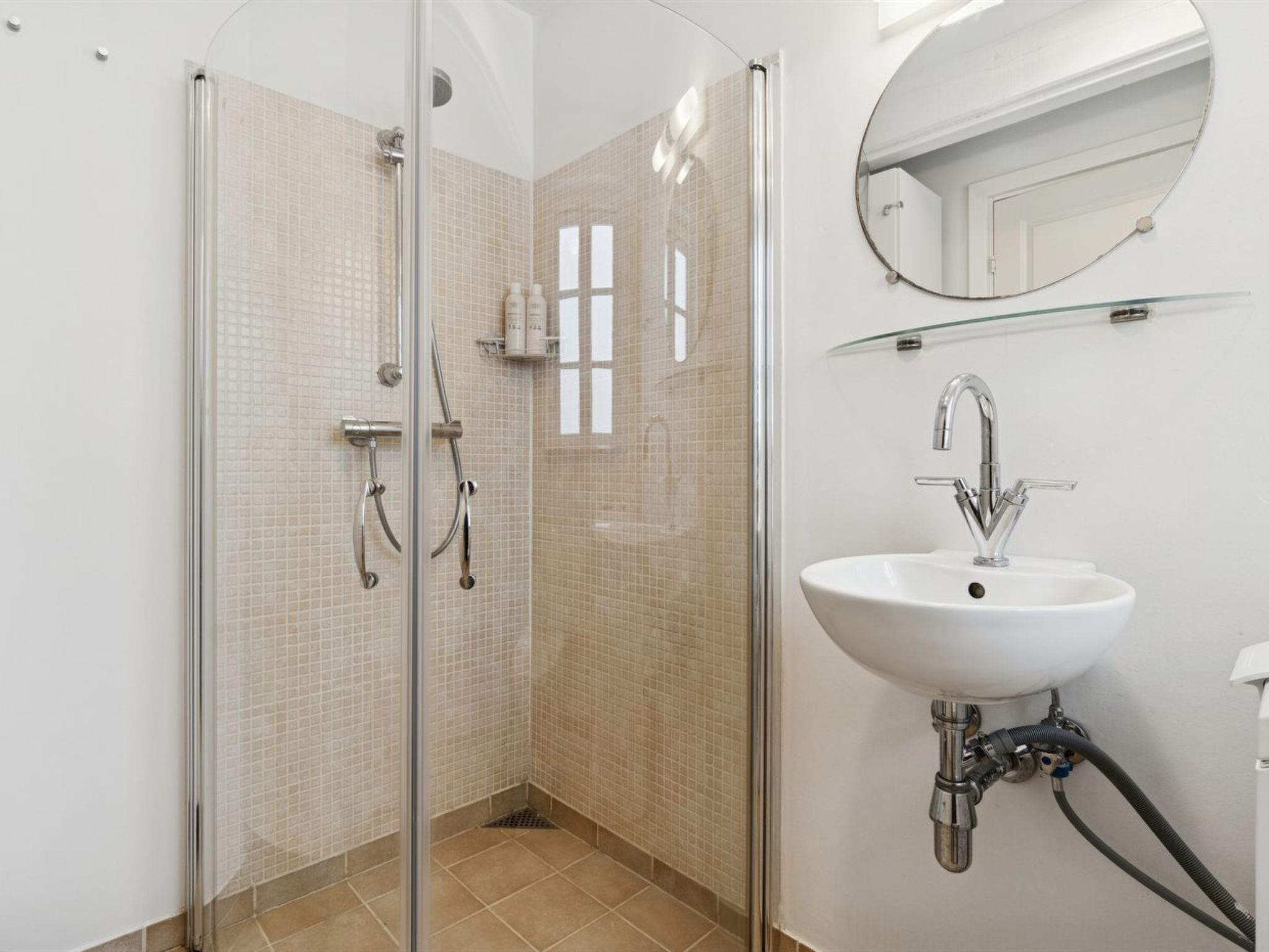 "Yaris" - 4.5km from the sea - Binnen