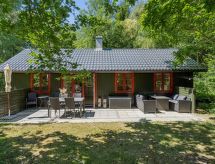 6-persoons vakantiehuis aan zee in Nexø met open haard · 56 m² - thumbnail 1