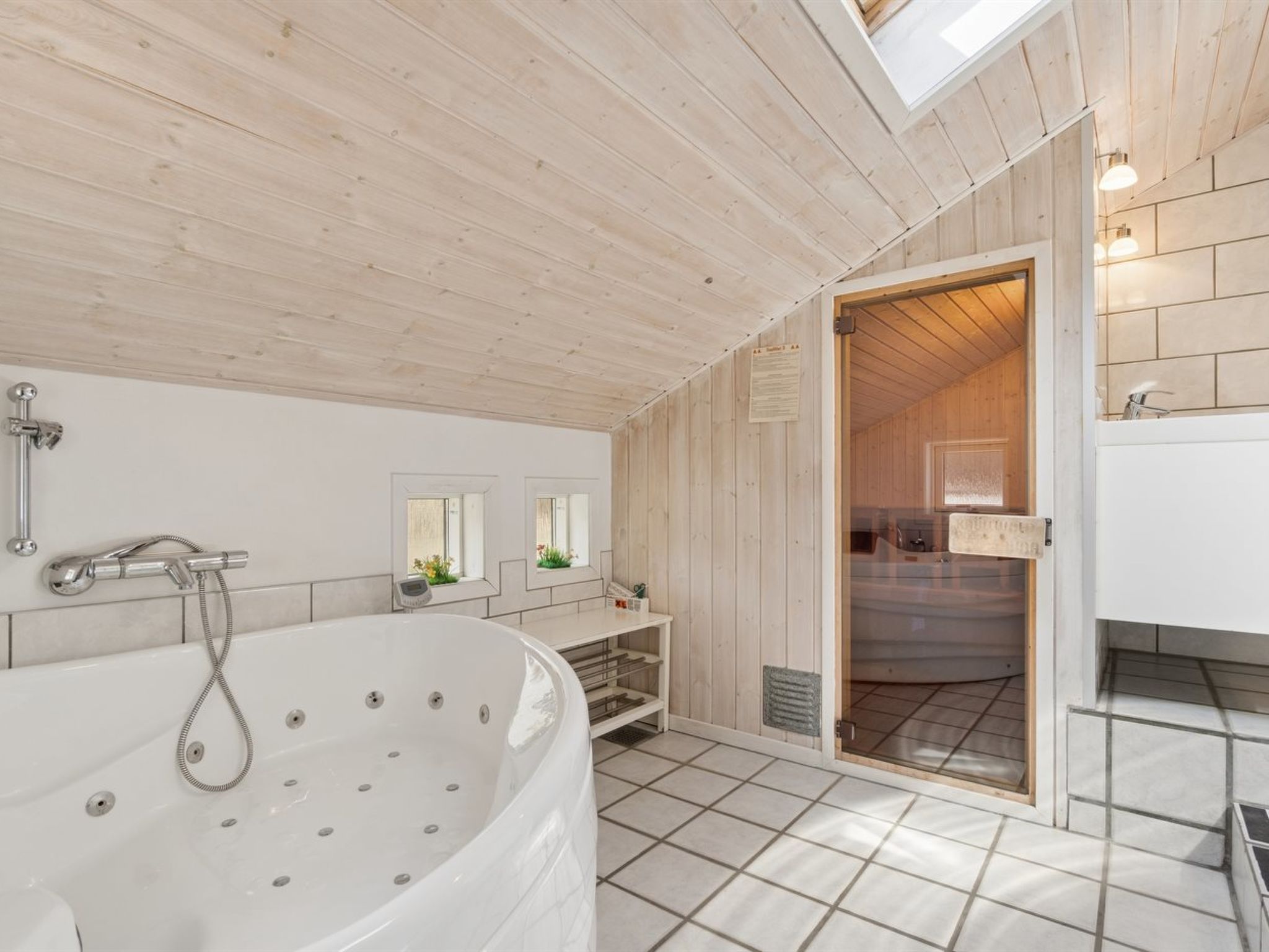 "Sylvia" - 900m from the sea - Inside