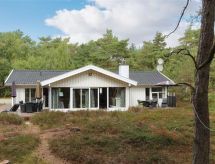 Ruime vakantiewoning met sauna op 300 meter van de Oostzeekust bij Nexø - thumbnail 1