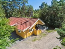 Vakantiehuis met sauna in Nexø: rust en ruimte voor 8 personen - thumbnail 2