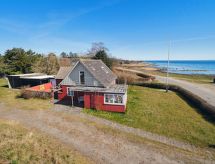 Hakon: Ruime vakantiewoning op 40 meter van de Oostzee bij Nexø - thumbnail 1