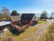 Hakon: Ruime vakantiewoning op 40 meter van de Oostzee bij Nexø - thumbnail 2