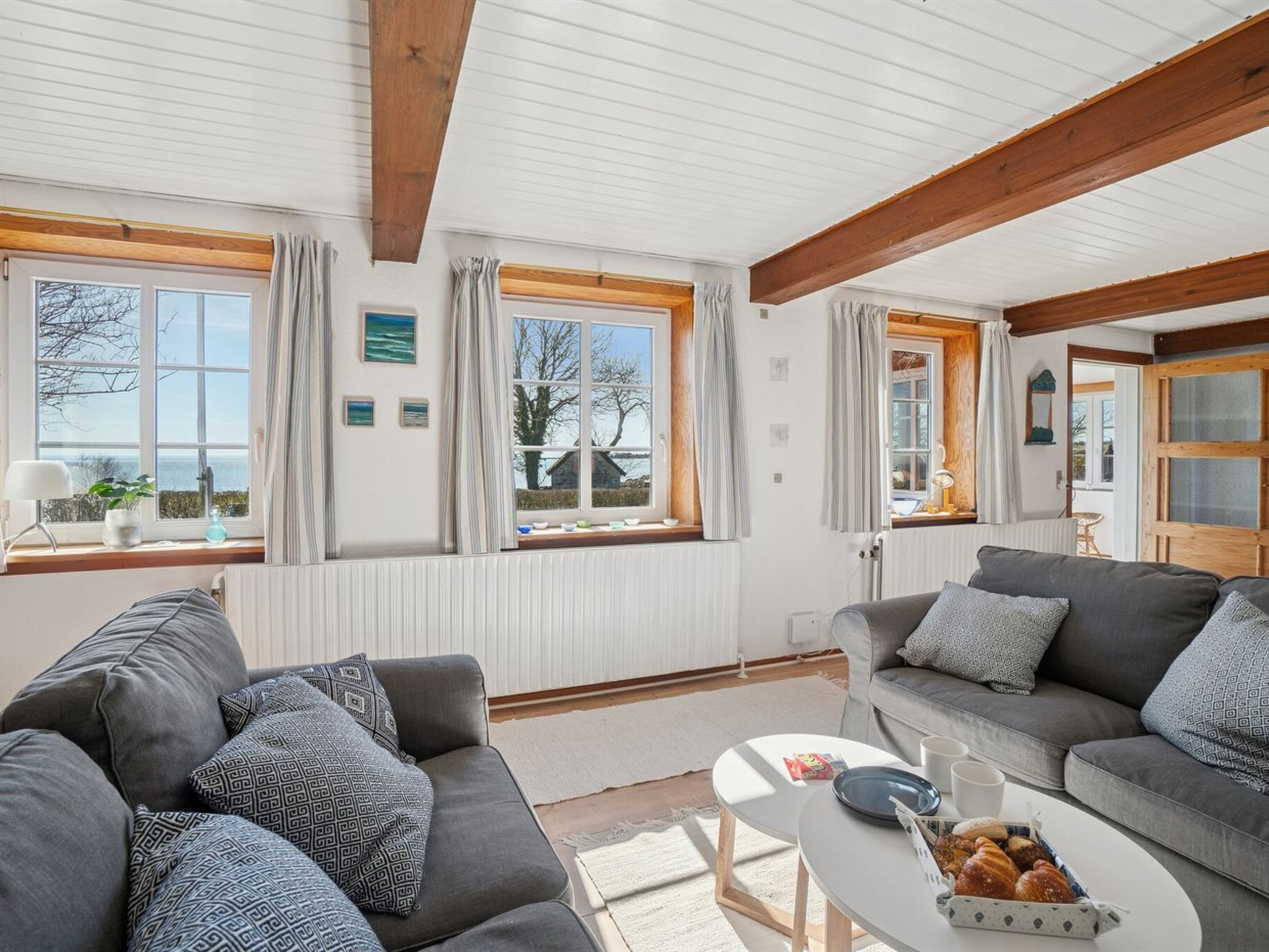 "Hakon" - 40m from the sea-Drinnen