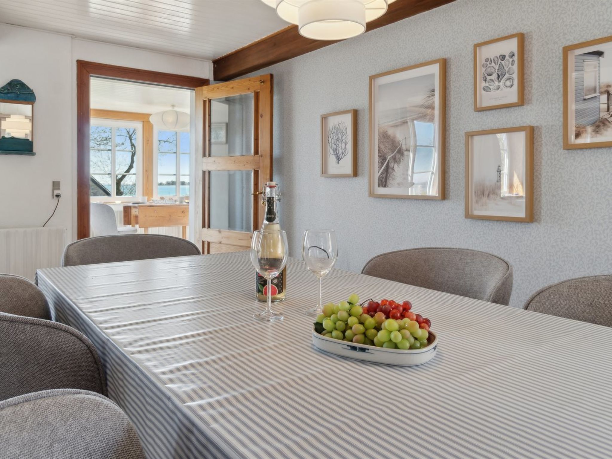 "Hakon" - 40m from the sea-Drinnen