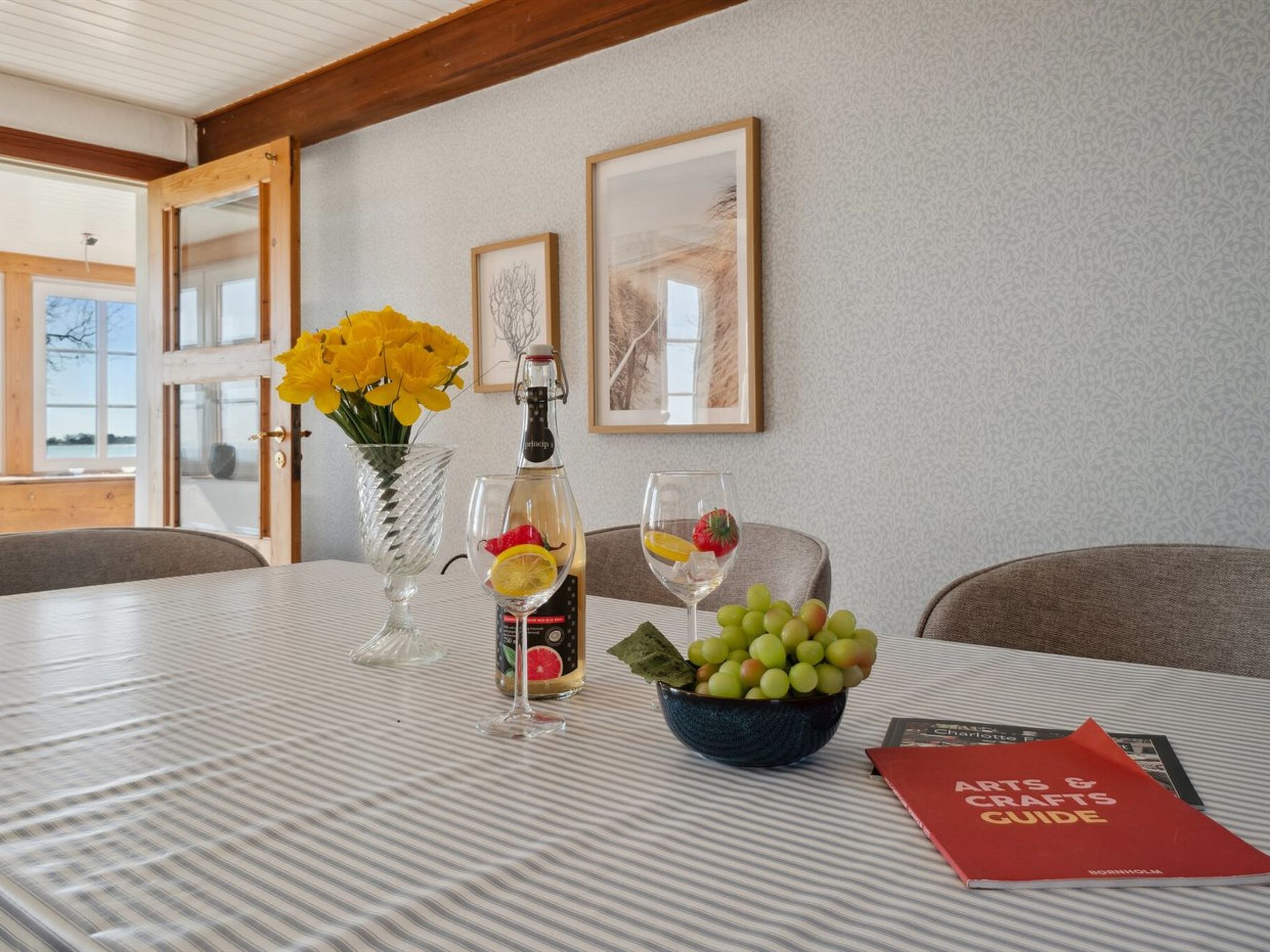 "Hakon" - 40m from the sea-Drinnen