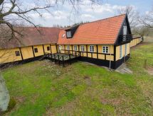 Authentiek vakantiehuis Bena nabij Nexø, 2 km van de Oostzee - thumbnail 1
