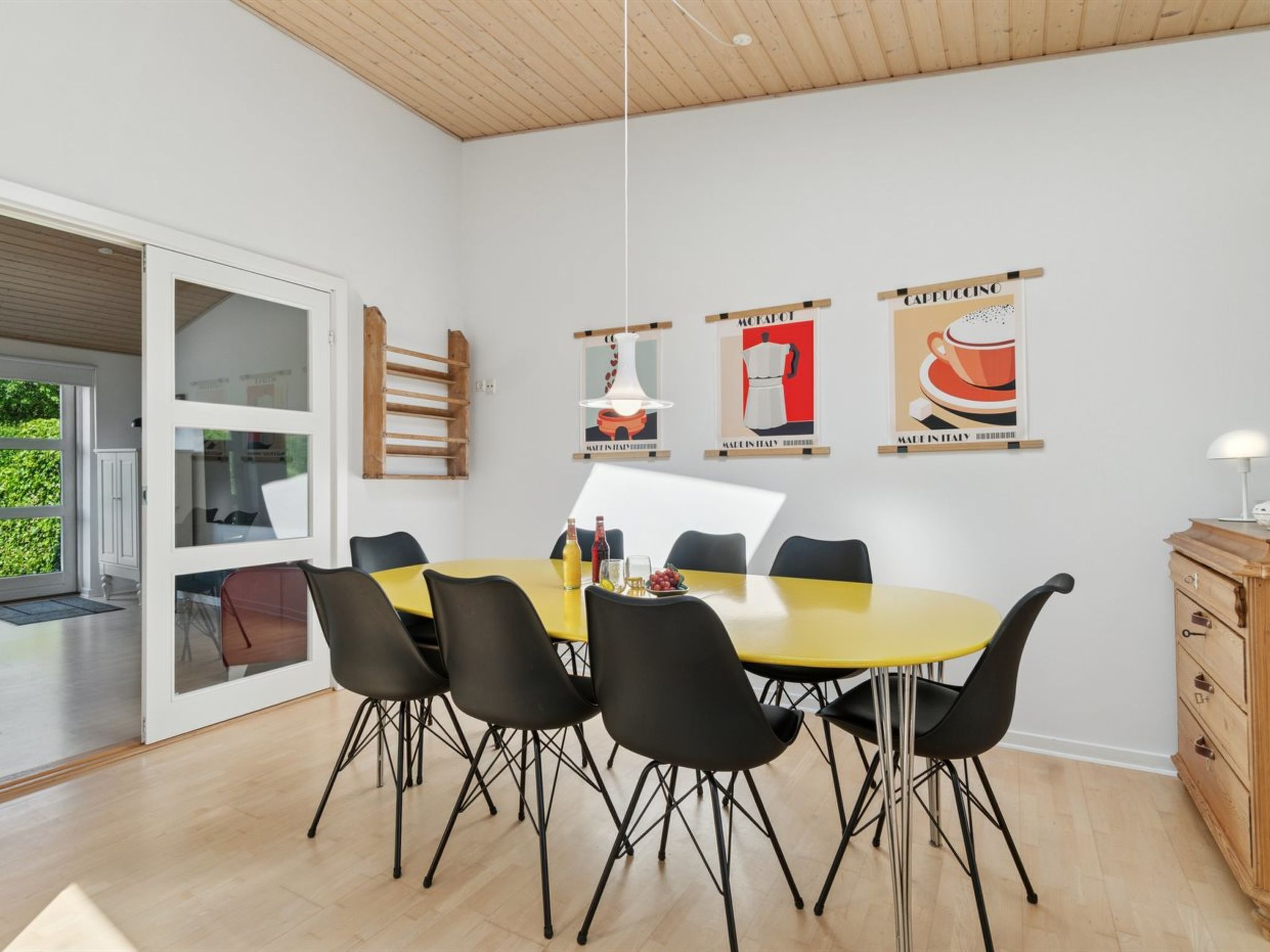 "Dreng" - 250m from the sea-Drinnen
