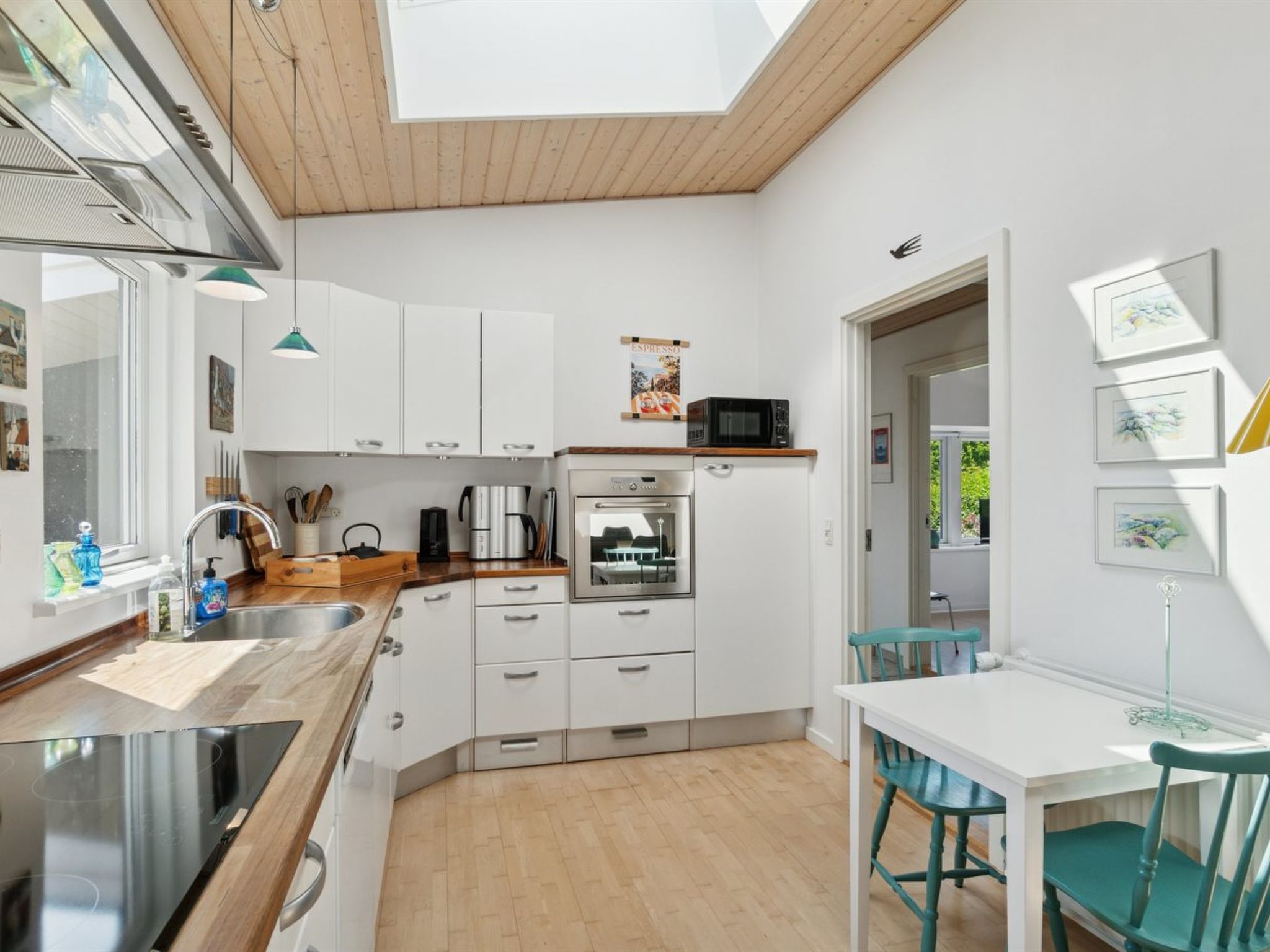 "Dreng" - 250m from the sea-Drinnen