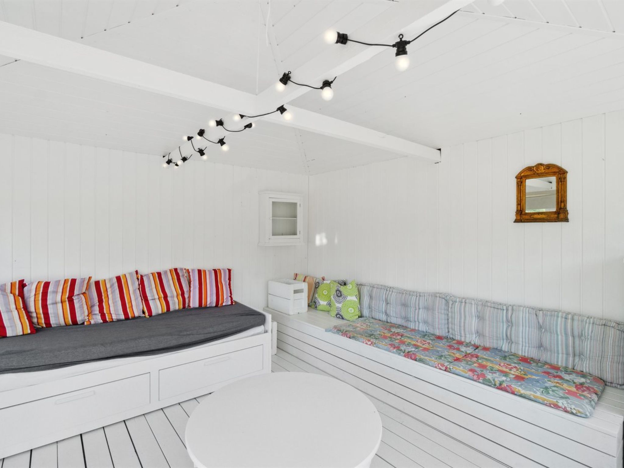 "Dreng" - 250m from the sea-Drinnen