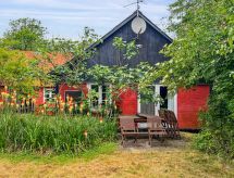 Virpi: Authentiek vakantiehuis uit 1870 op Bornholm, 8 km van zee - thumbnail 1