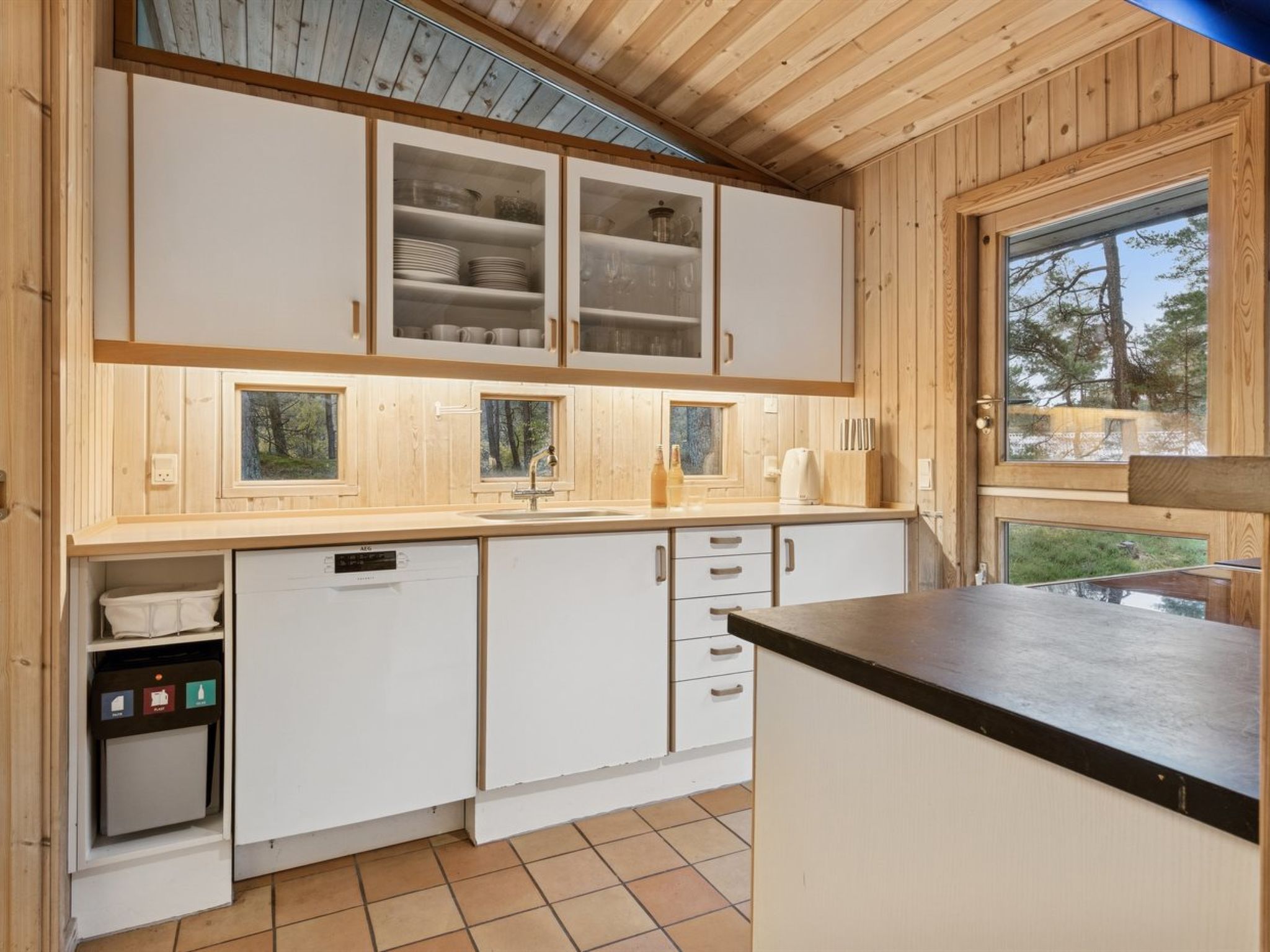 "Tjegge" - 500m from the sea - Binnen