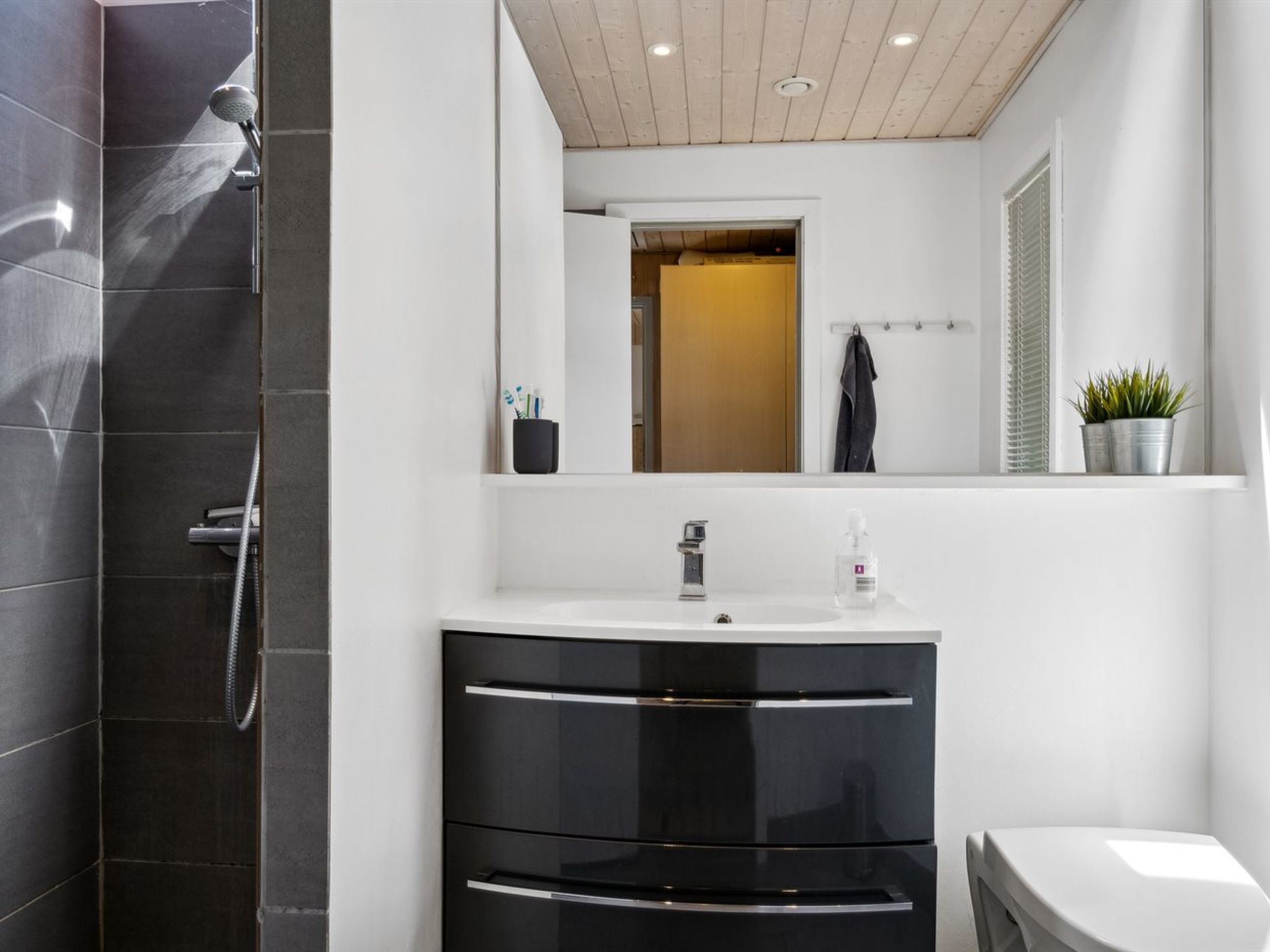 "Wale" - 100m from the sea-Binnen