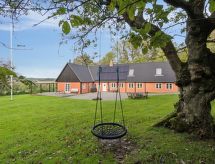 8-persoons vakantiehuis met open haard in Nexø - thumbnail 4