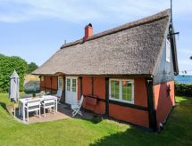 Vakantiehuis met open haard en zeezicht in Svaneke - thumbnail 1