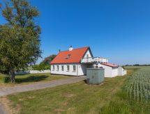 Sfeervol vakantiehuis met open haard in Østermarie - thumbnail 4