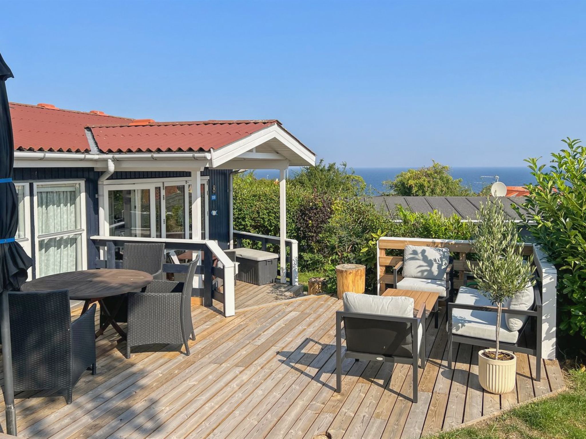"Jolanda" - 800m from the sea