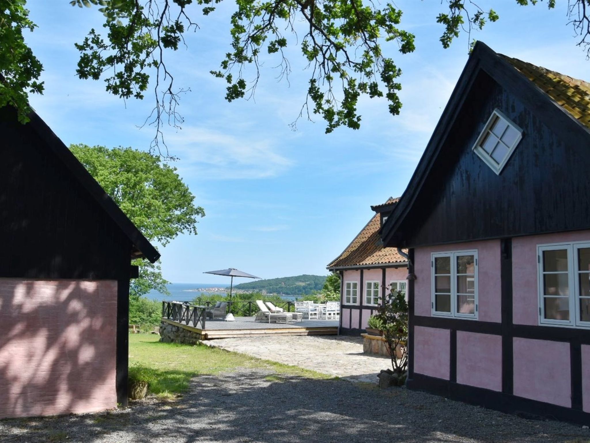 "Merrit" - 250m from the sea