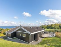 10-persoons vakantiehuis met zeezicht in Allinge - thumbnail 1