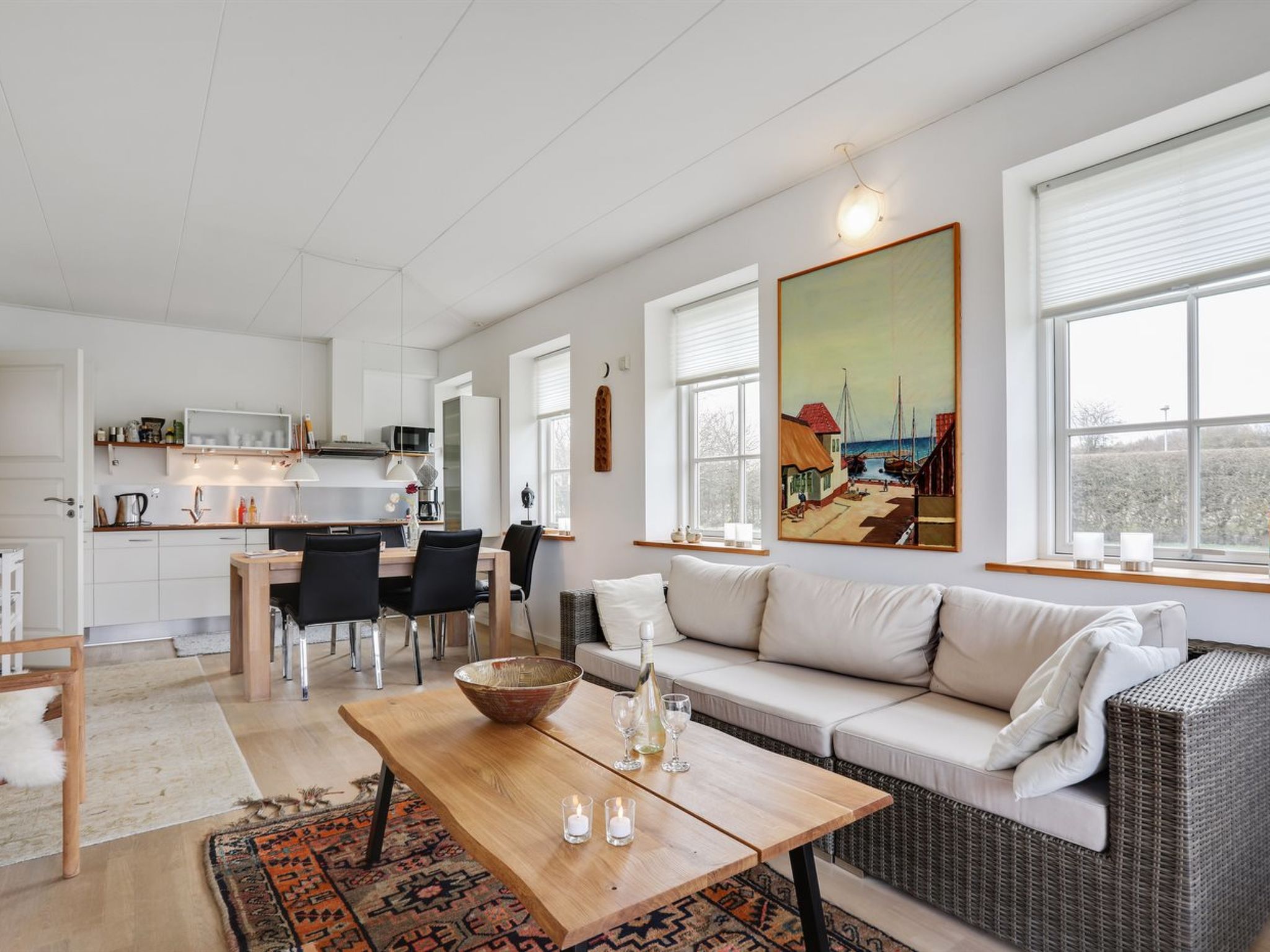 "Hunter" - 400m from the sea-Binnen