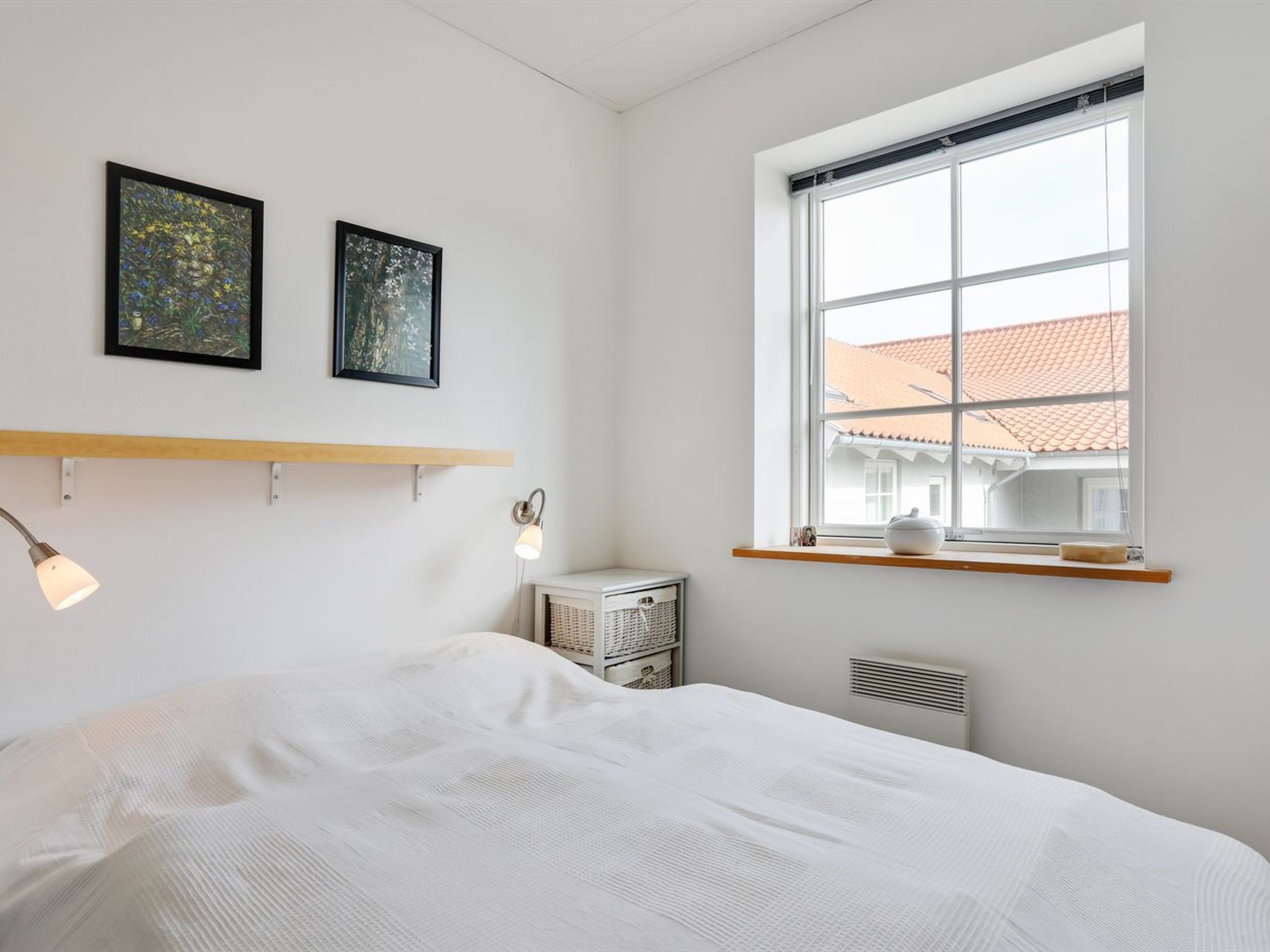 "Hunter" - 400m from the sea-Binnen