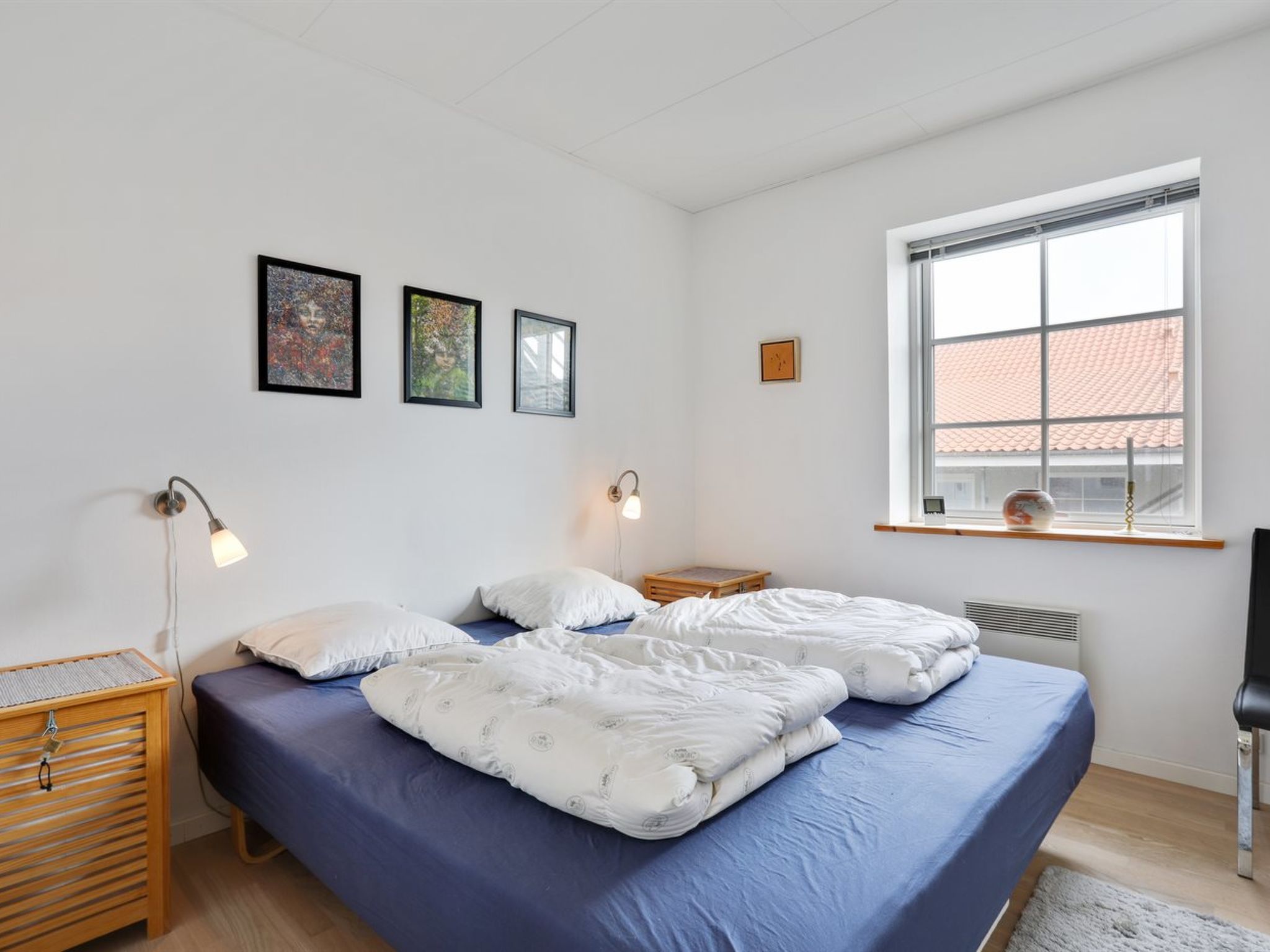 "Hunter" - 400m from the sea-Binnen