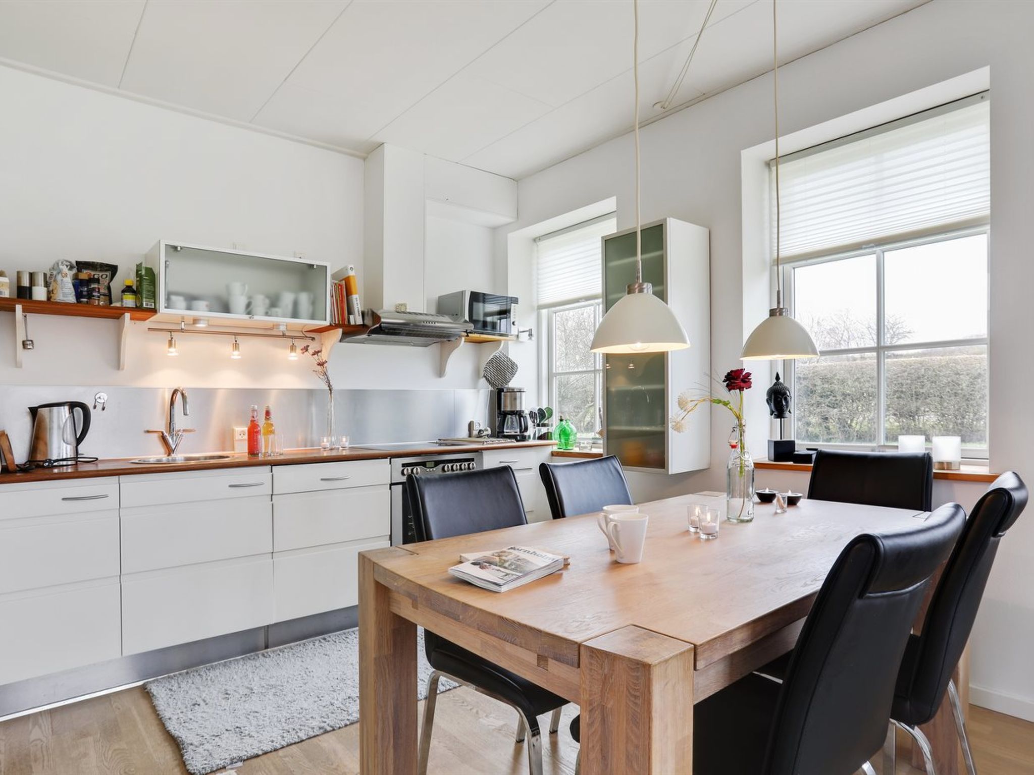 "Hunter" - 400m from the sea-Binnen