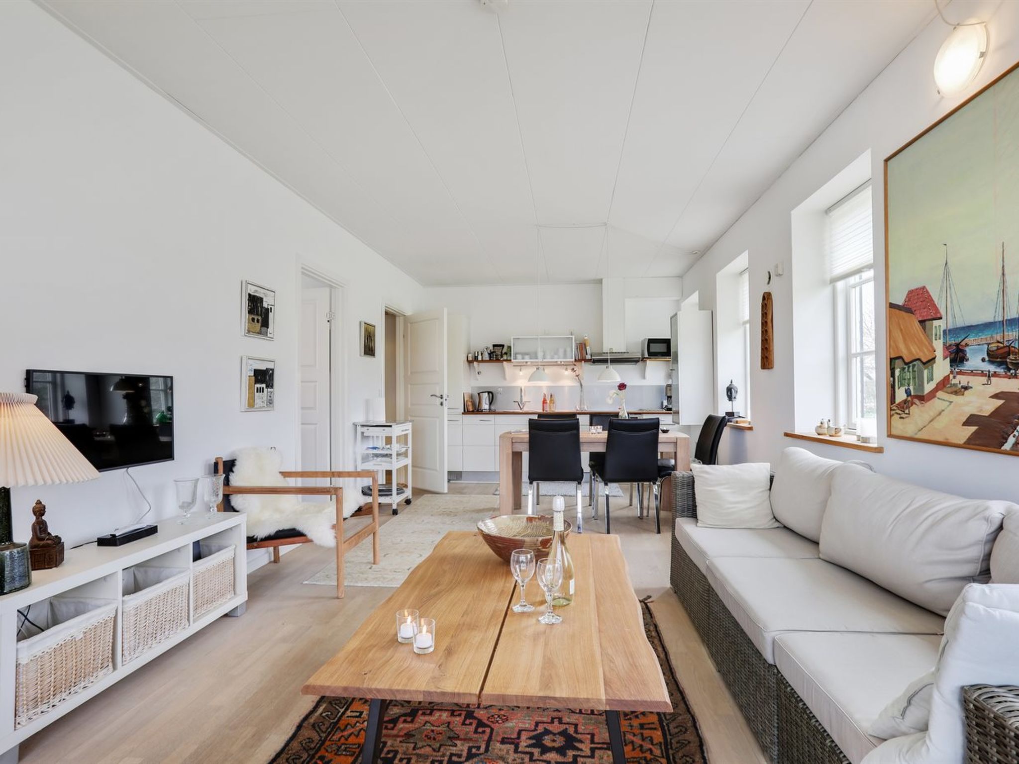 "Hunter" - 400m from the sea-Binnen