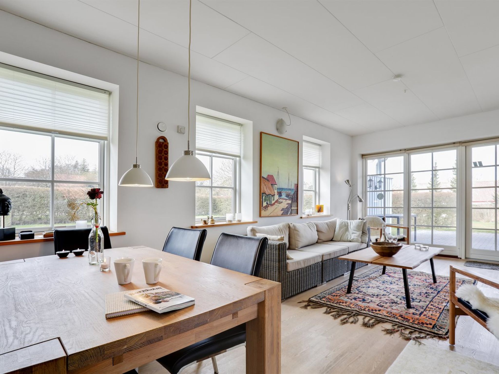 "Hunter" - 400m from the sea-Drinnen