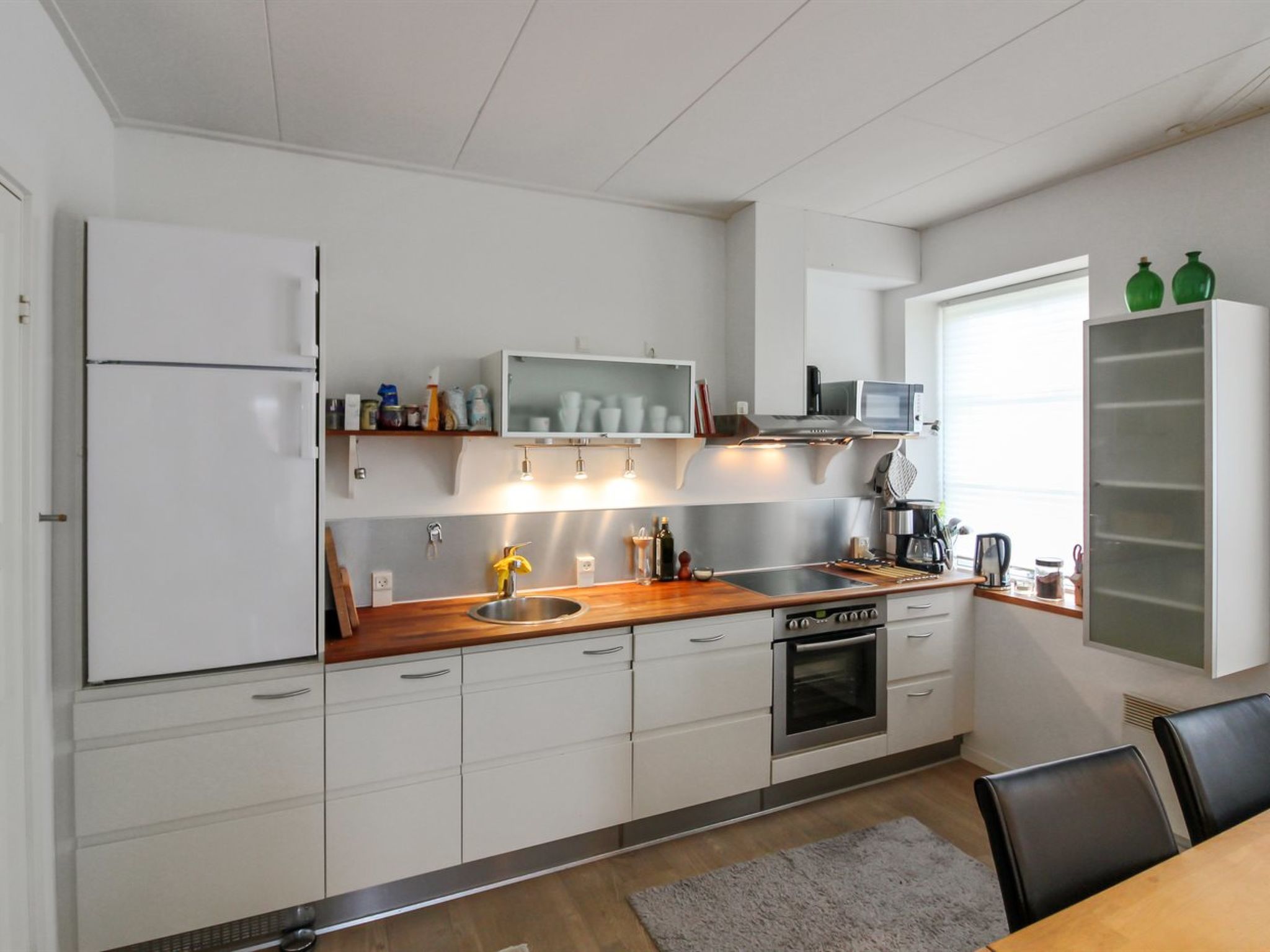 "Hunter" - 400m from the sea-Drinnen