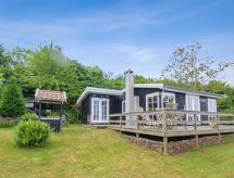 Gezellig vakantiehuis met open haard en zeezicht in Allinge - thumbnail 1