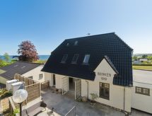Op 300 m van zee: Ruim vakantiehuis in Allinge voor 12 personen - thumbnail 1