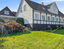 Ruim vakantiehuis voor 14 personen op 300 meter van de zee in Allinge, Bornholm - thumbnail 1