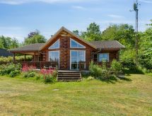 Vakantiehuis met open haard en zeezicht in Allinge · 110 m² - thumbnail 1