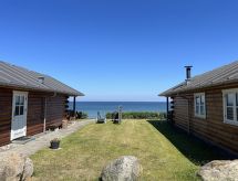 Vakantiehuis aan zee in Allinge met zeezicht en open haard - thumbnail 1