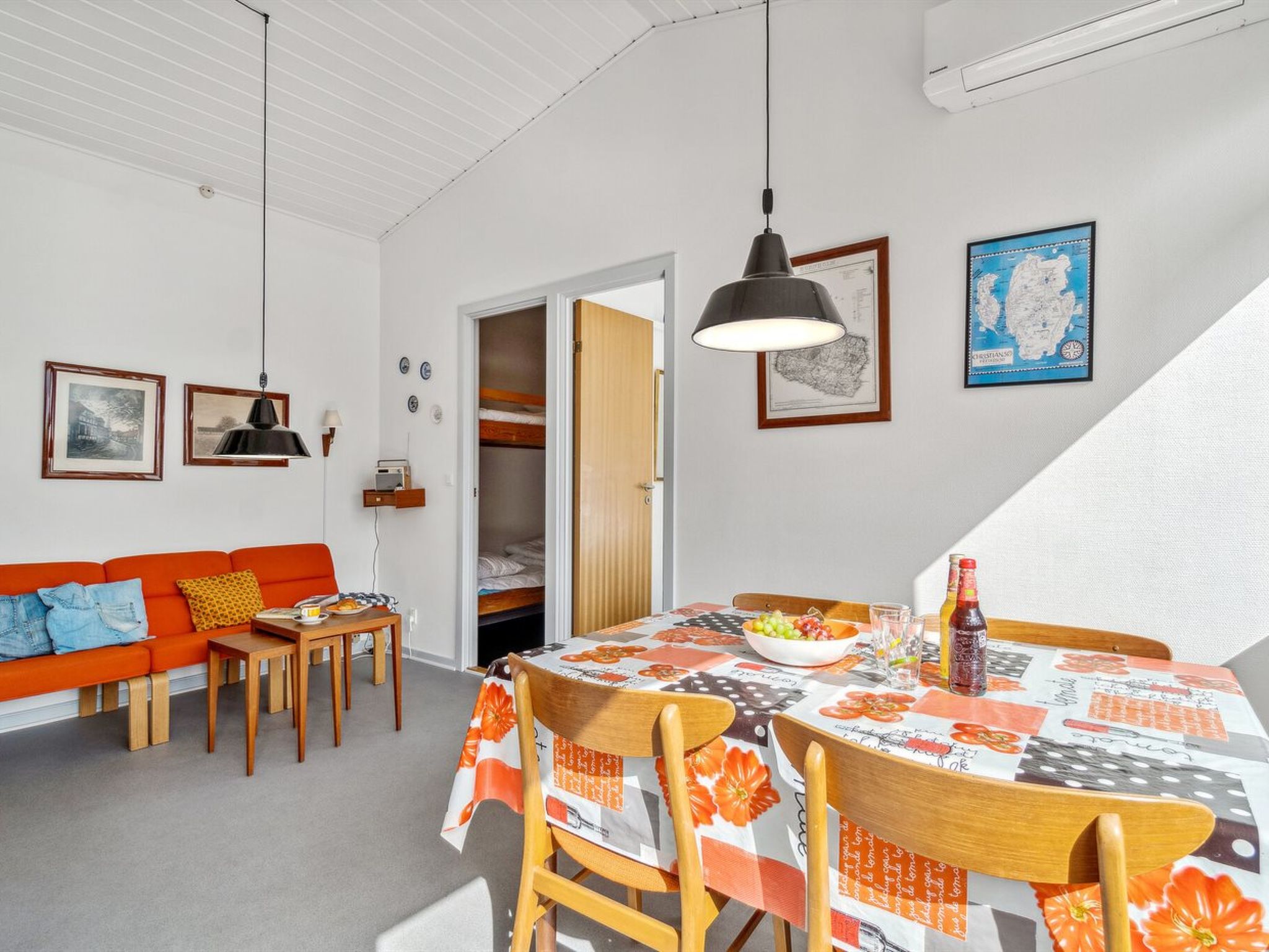 "Effy" - 300m from the sea - Binnen