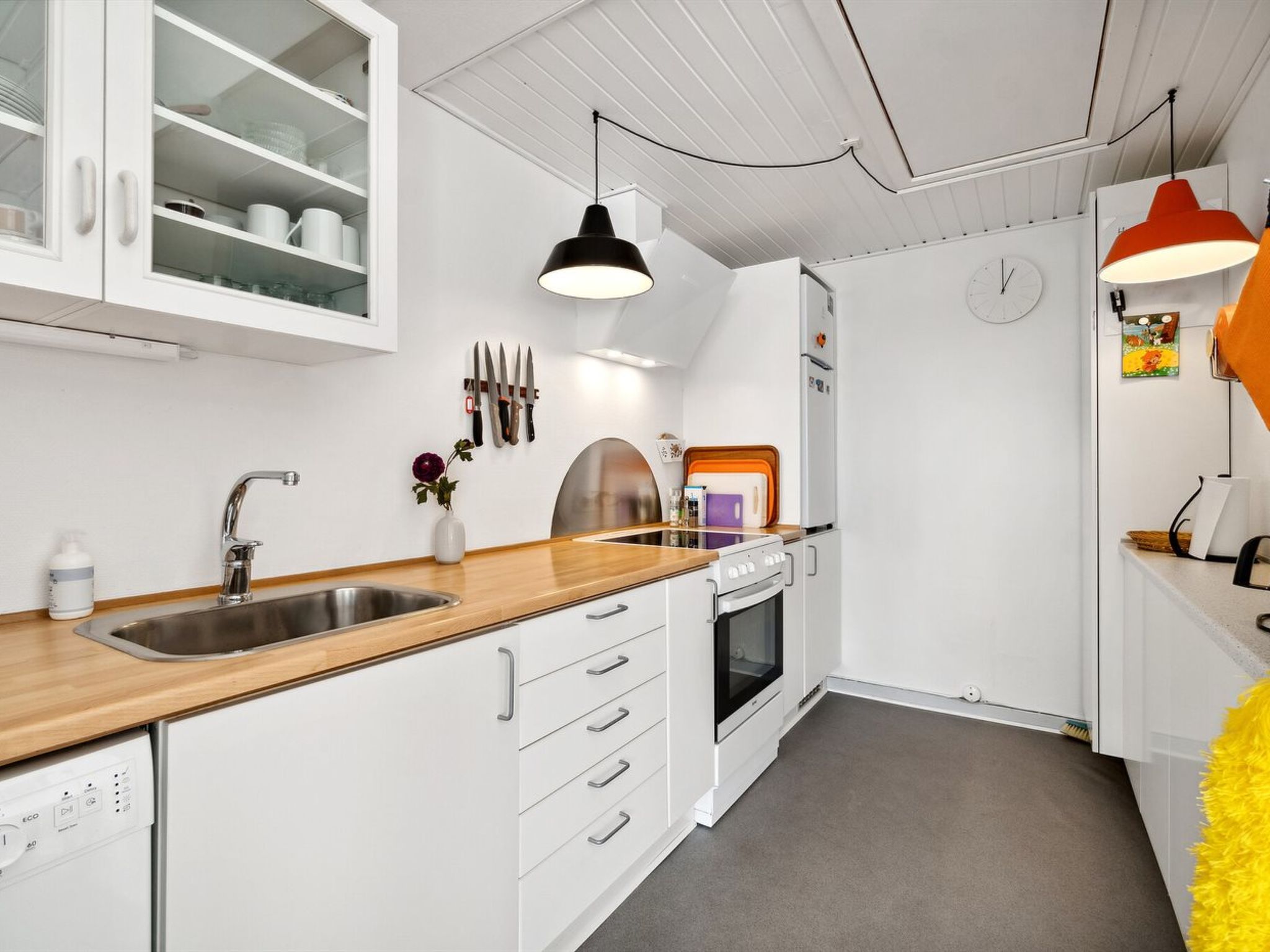 "Effy" - 300m from the sea - Binnen
