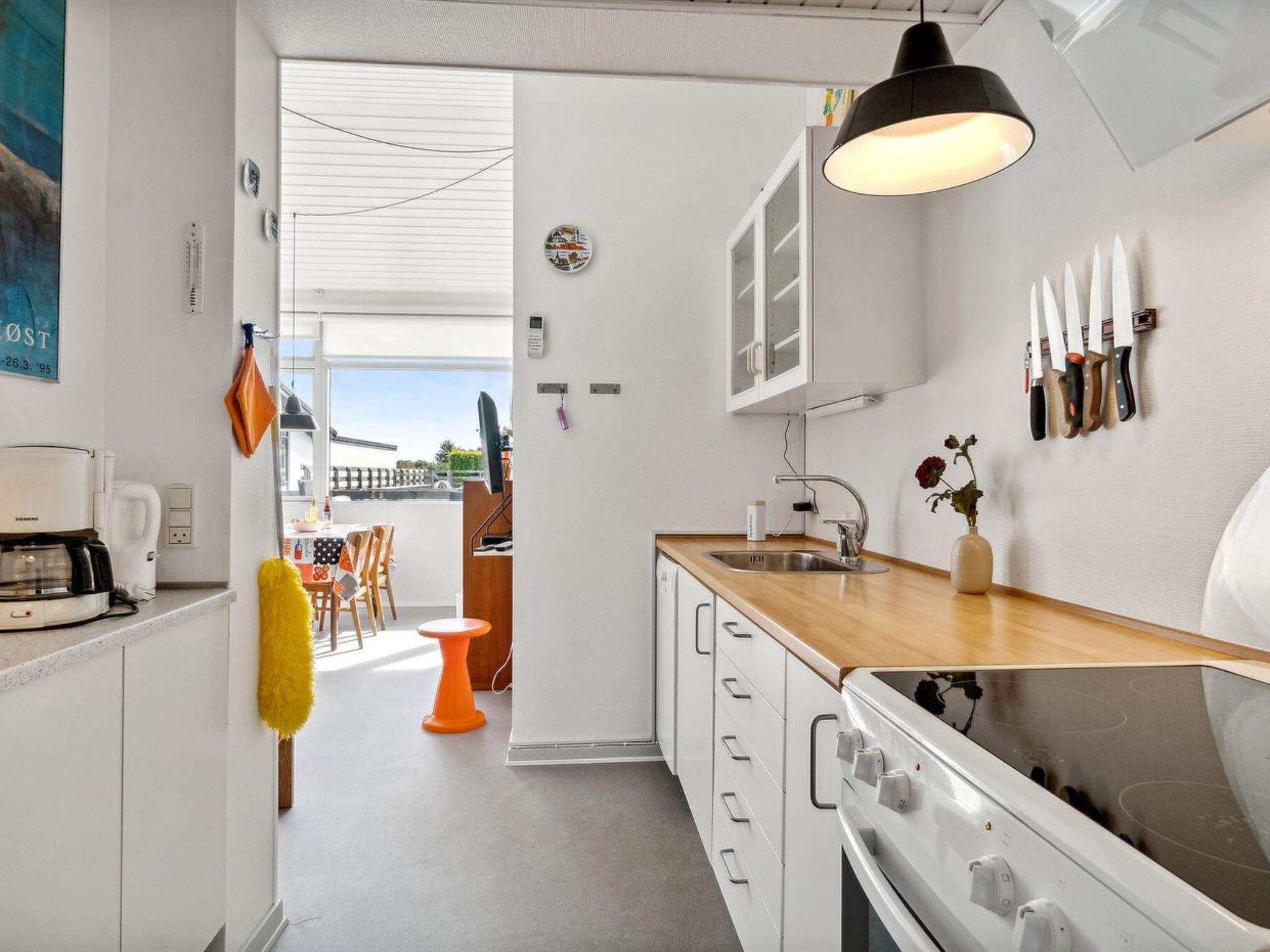 "Effy" - 300m from the sea - Binnen