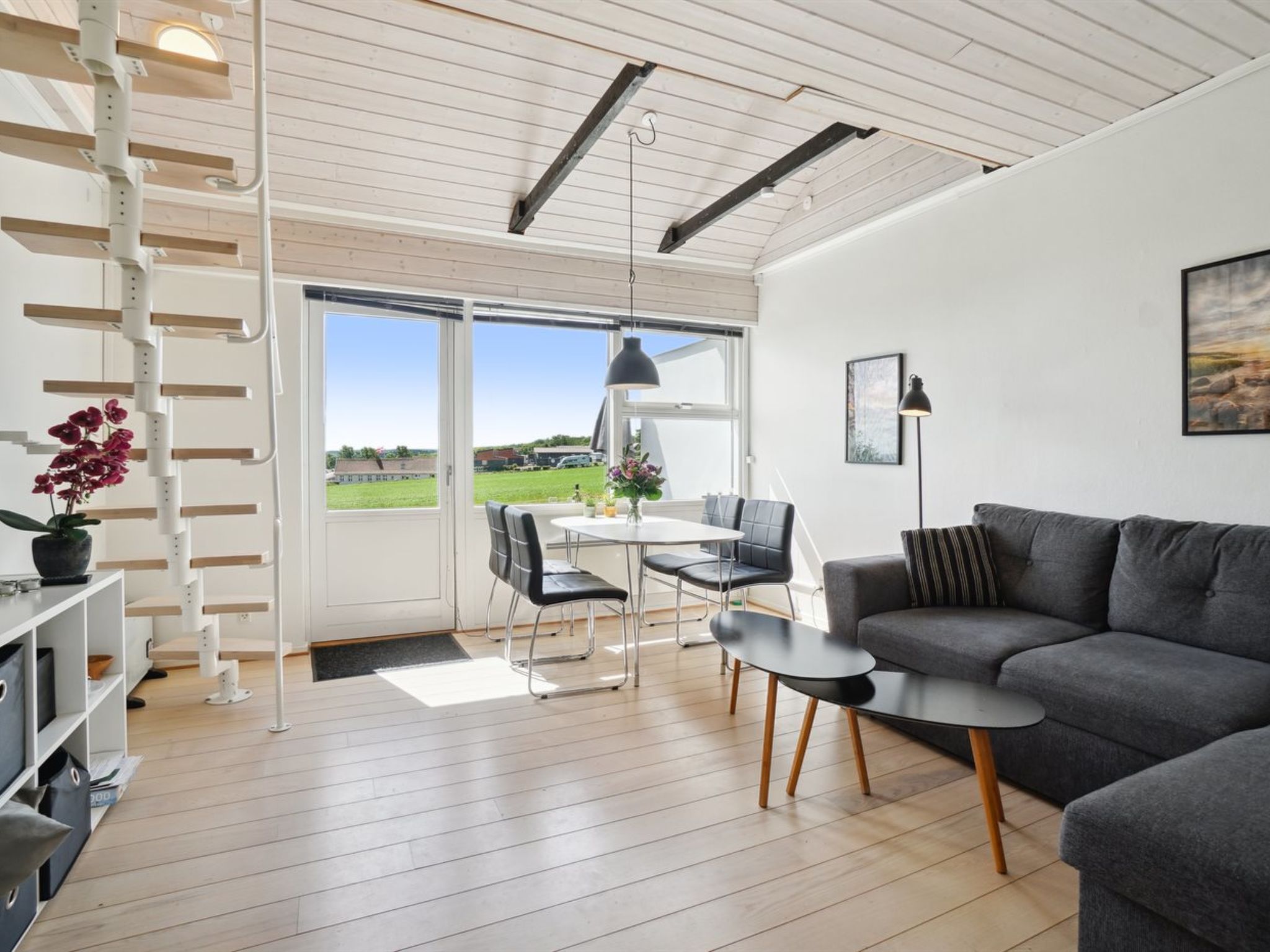 "Sandrine" - 400m from the sea