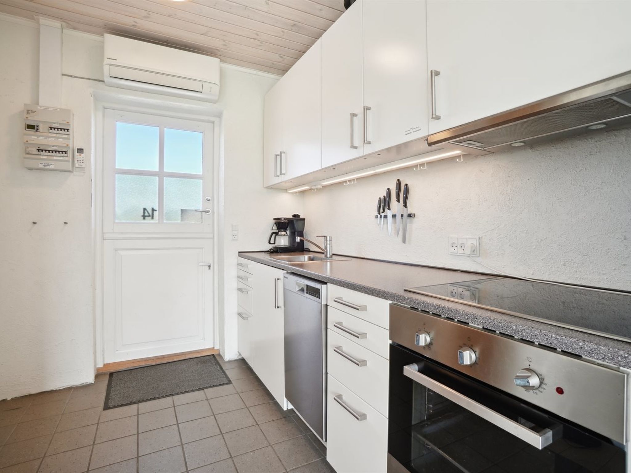 "Sandrine" - 400m from the sea-Inside
