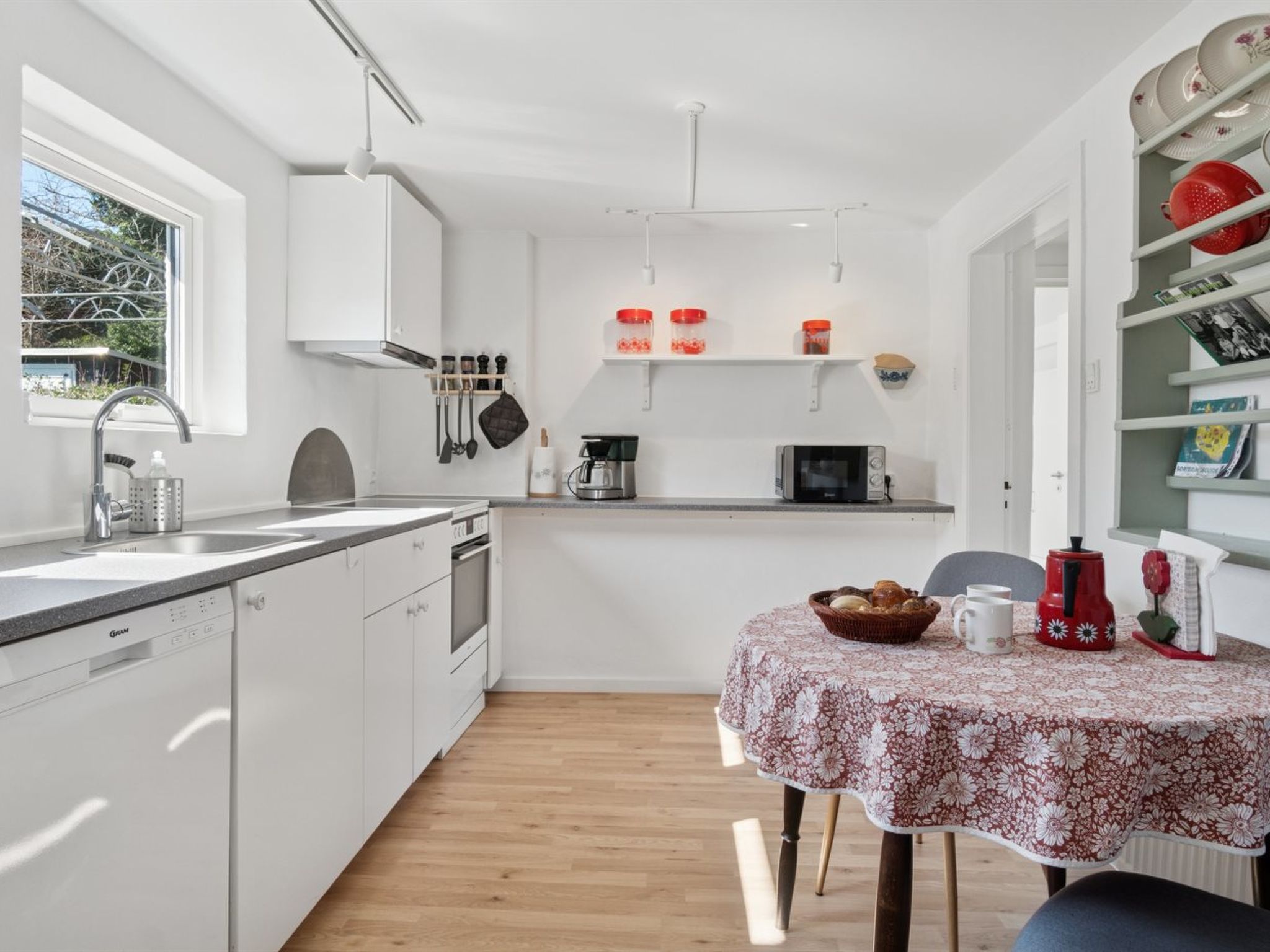 "Keld" - 350m from the sea-Binnen