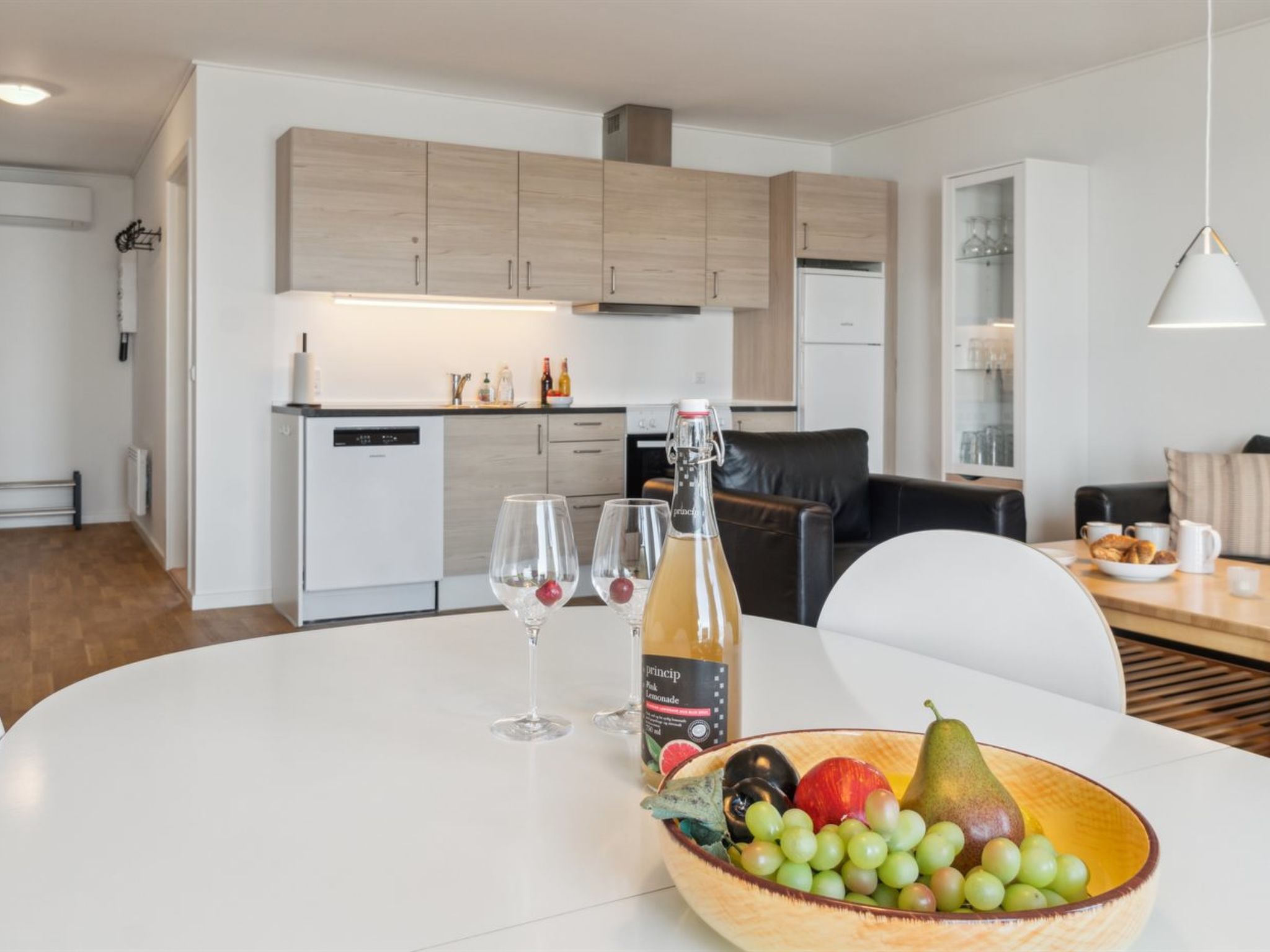 "Juna" - 50m from the sea-Binnen