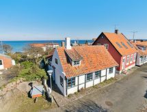 Historische vakantiewoning 'Ariela' op 150 meter van de Oostzee bij Allinge - thumbnail 1