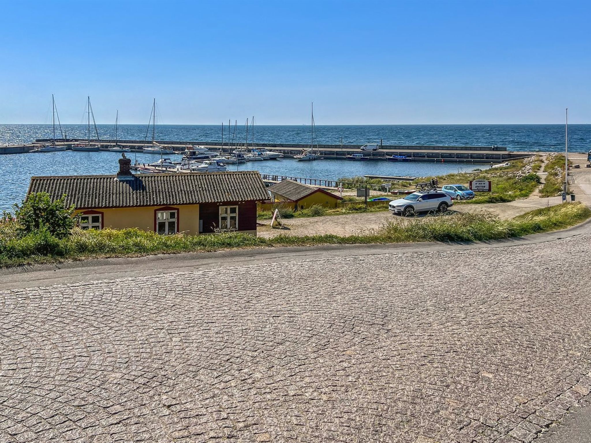 "Arnt" - 100m from the sea