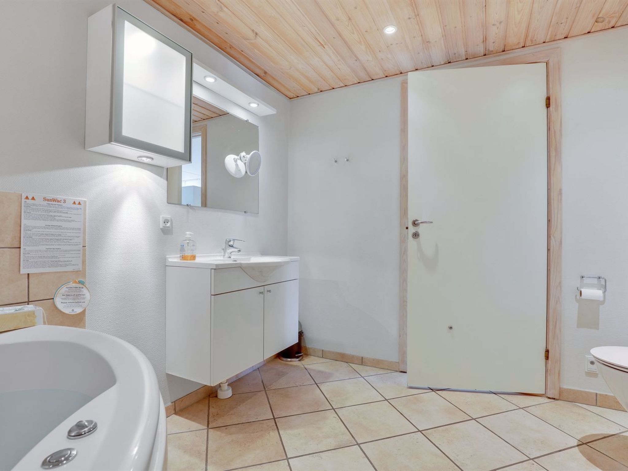 "Halldora" - 10m from the sea - Inside