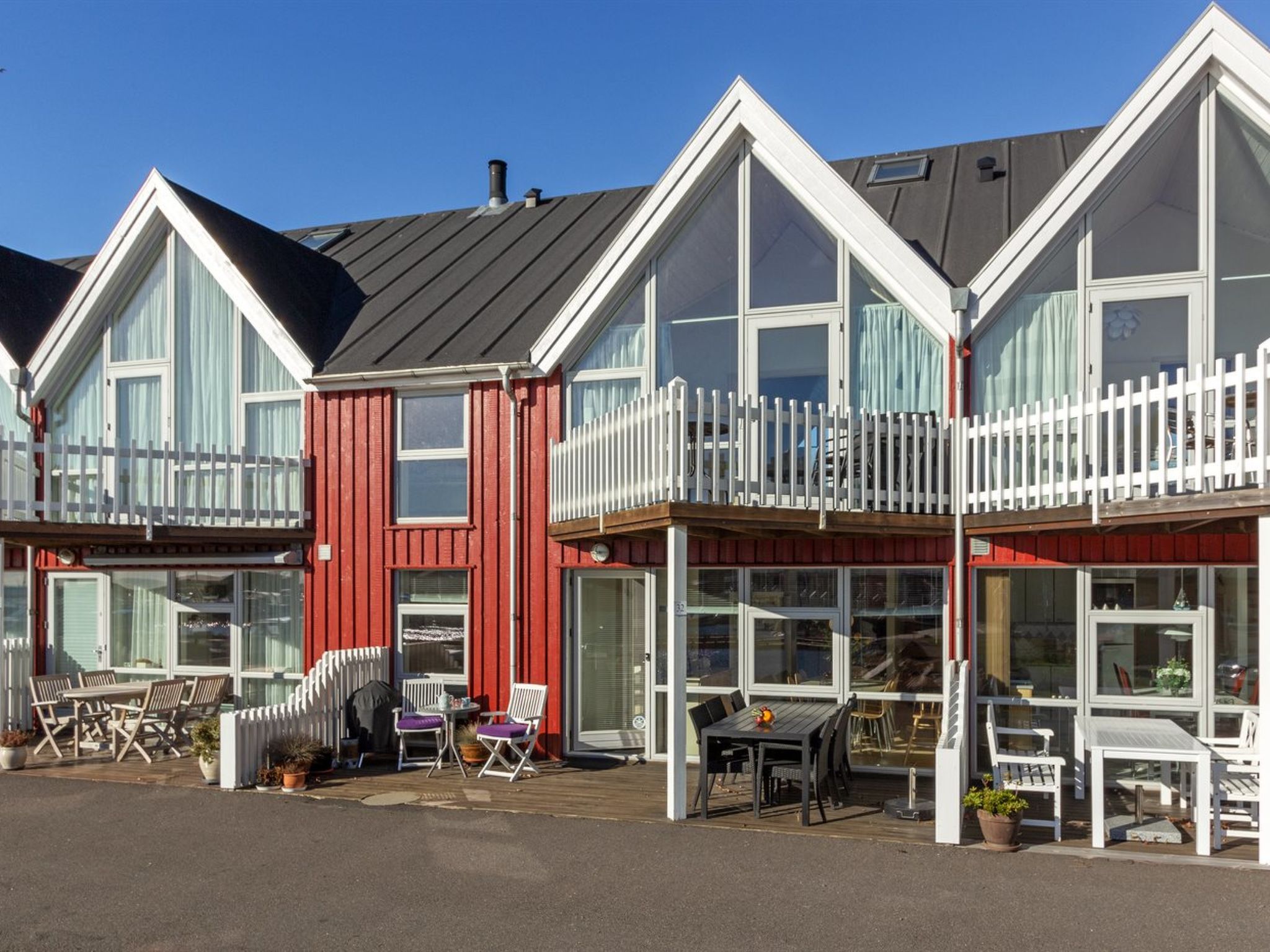 "Halldora" - 10m from the sea - Outside