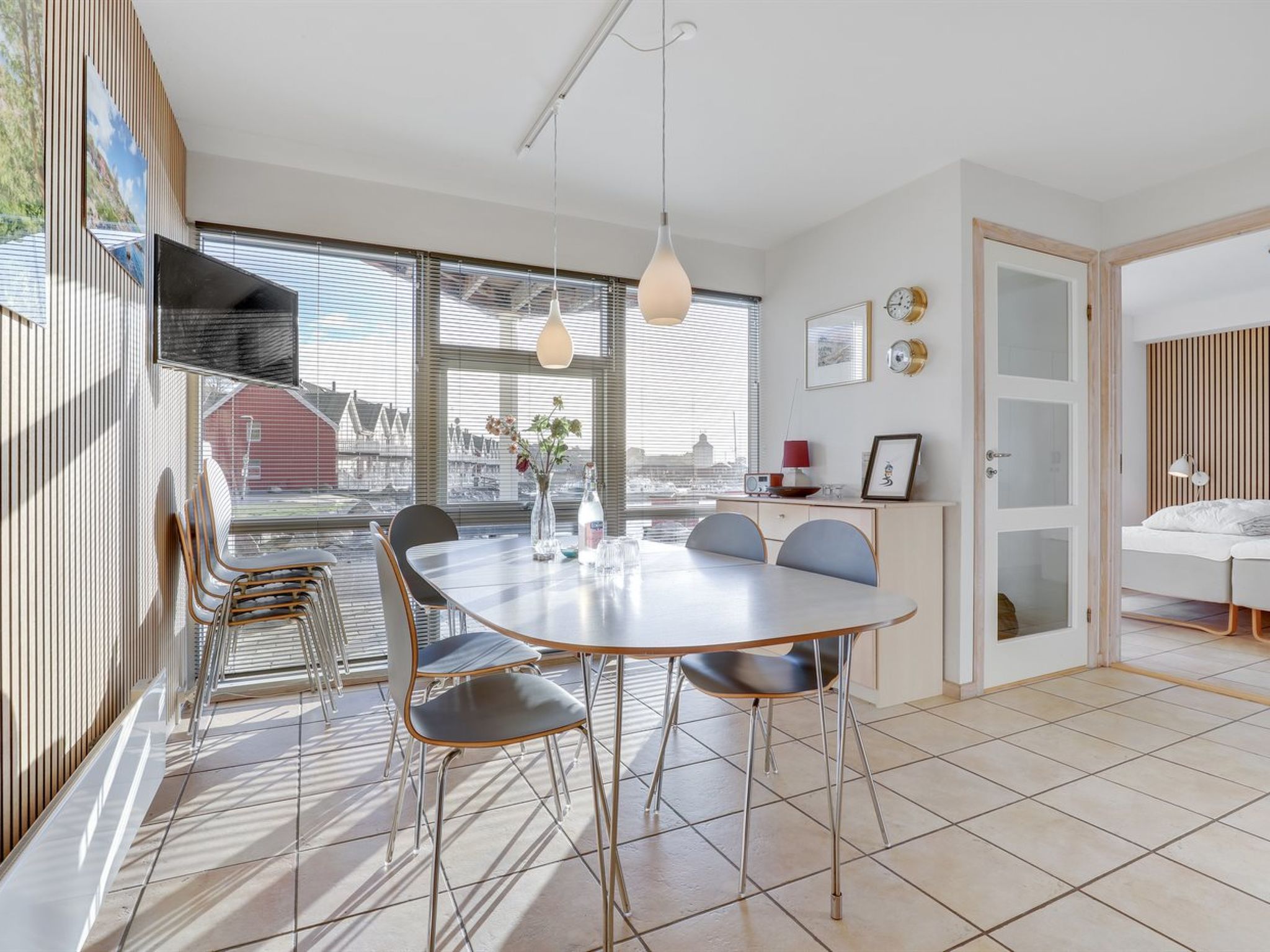 "Halldora" - 10m from the sea-Binnen