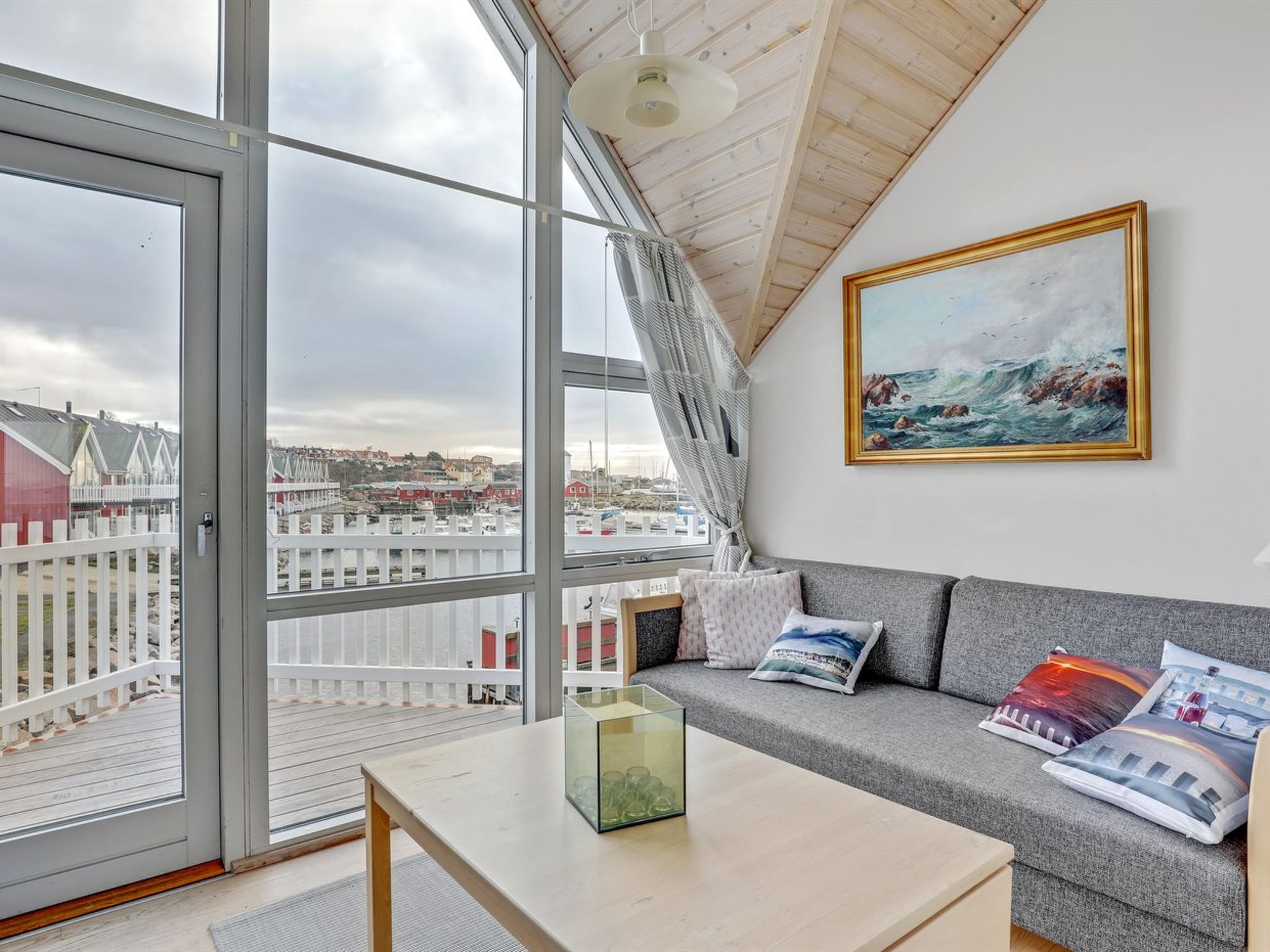 "Halldora" - 10m from the sea - Inside