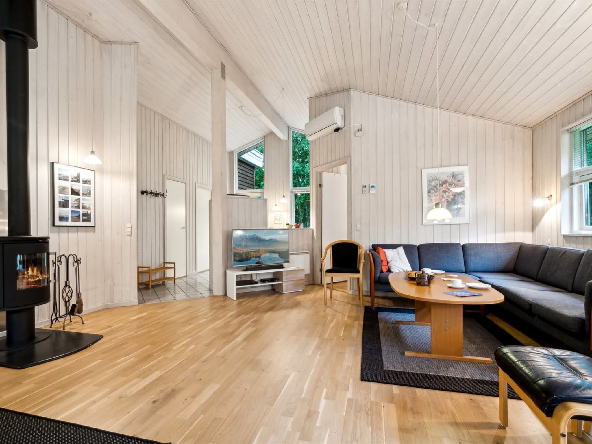 "Emmie" - 1.2km from the sea - Binnen